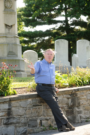 Wayne Schaumburg shares his love of Baltimore history in tours at Green Mount Cemetery. Photo by Will Kirk, HIPS.